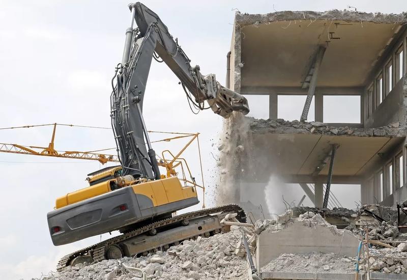 В Баку начался массовый снос построек