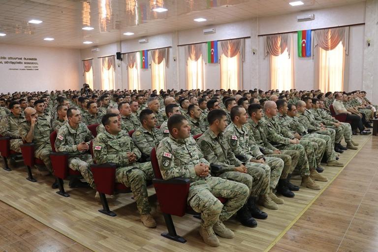 Для военнослужащих Азербайджана, Турции и Грузии провели концерт