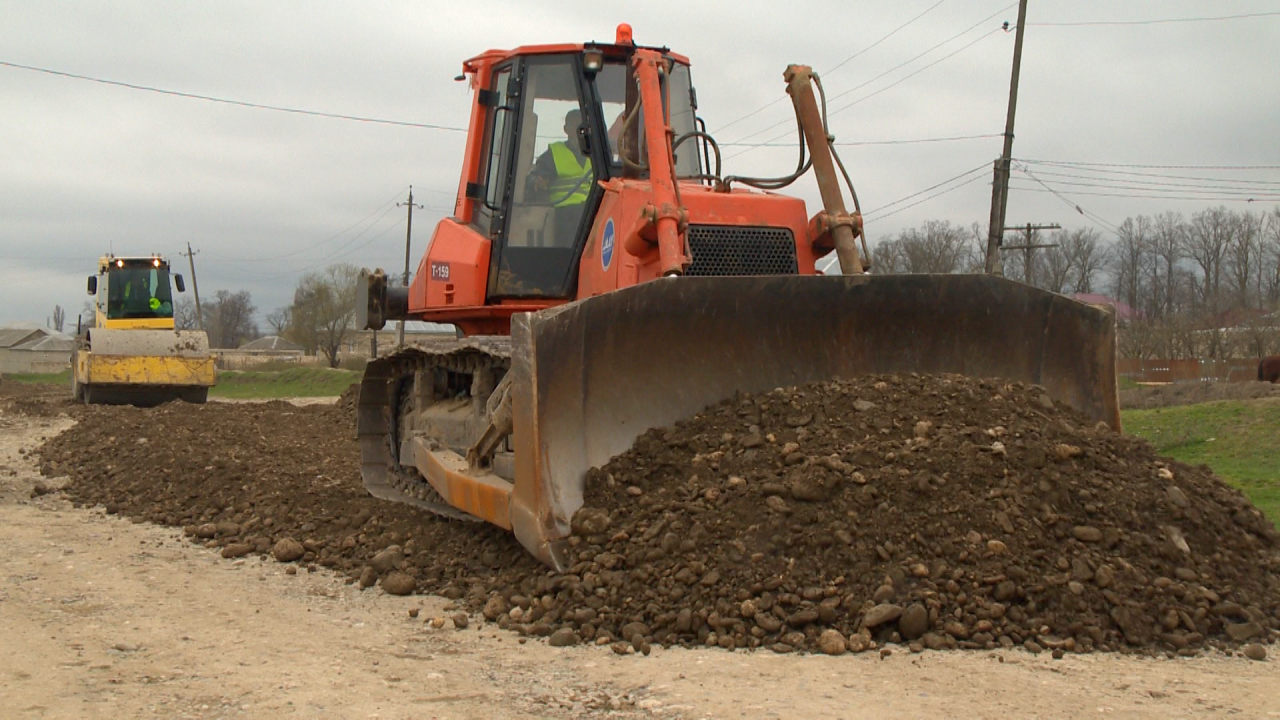 В регионах Азербайджана массово ремонтируют дороги