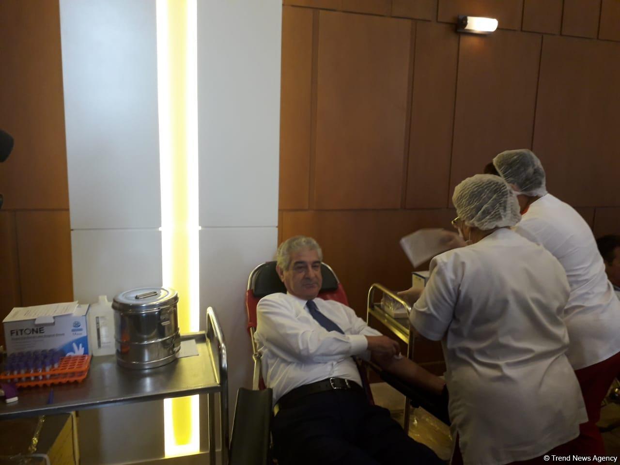 В правящей партии «Ени Азербайджан» проведена акция по сдаче крови