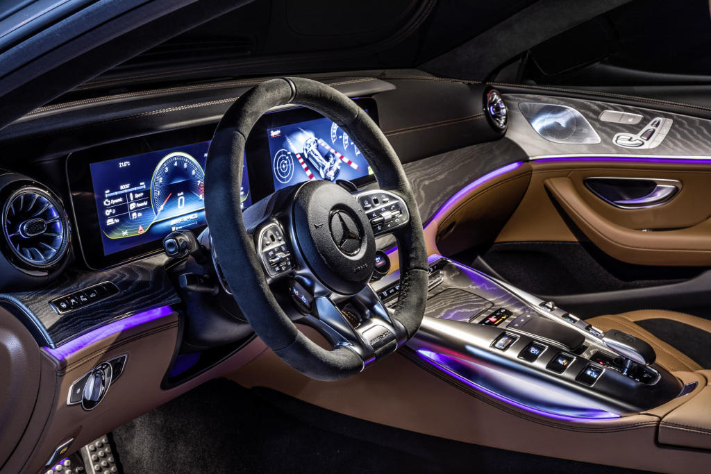 Четырехдверный Mercedes-AMG GT 4-Door Coupé появился в Азербайджане