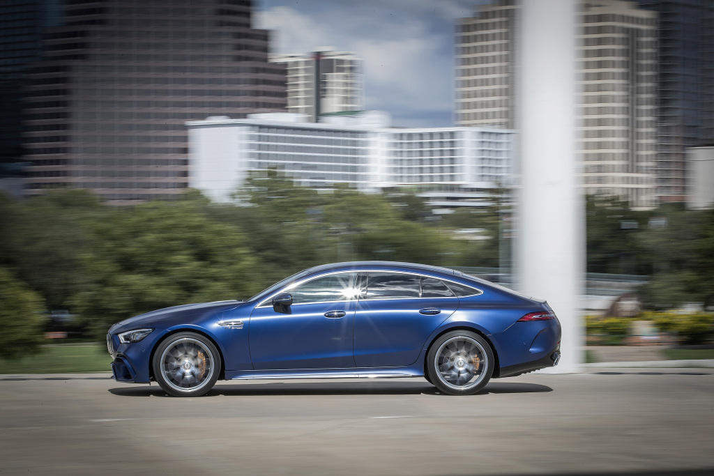 Четырехдверный Mercedes-AMG GT 4-Door Coupé появился в Азербайджане