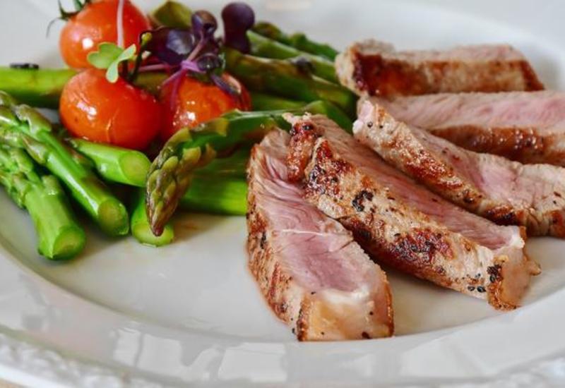 Врачи рассказали, кому противопоказано мясо