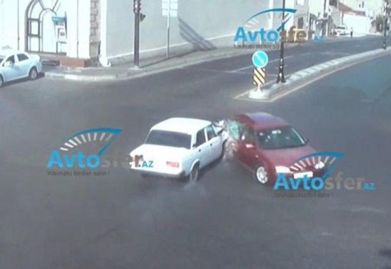Bakıda yolayrıcının keçilməsi qaydalarının pozulması qəzalara səbəb oldu