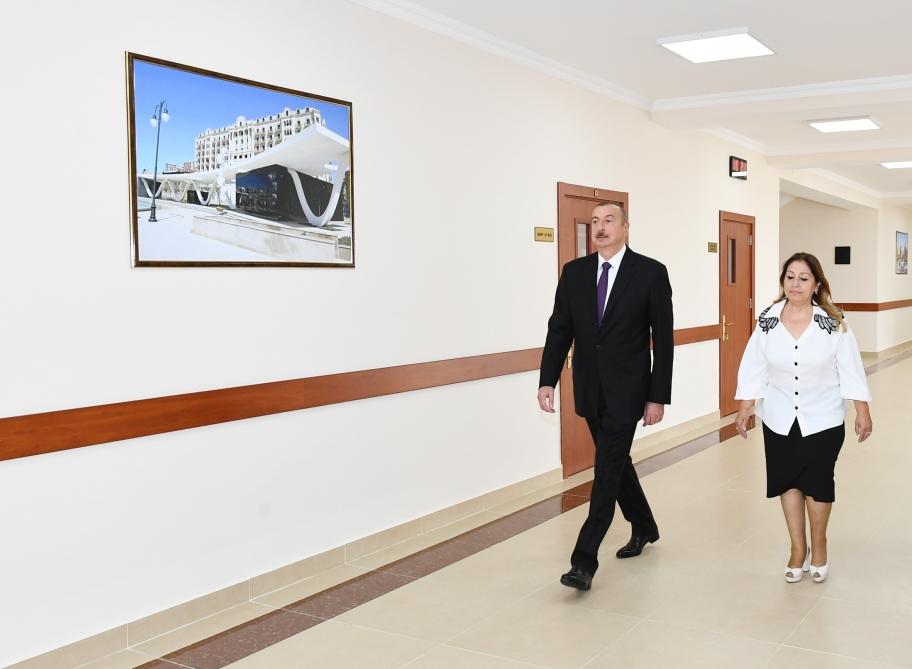 Президент Ильхам Алиев ознакомился с условиями, созданными в средней школе №101 в Баку