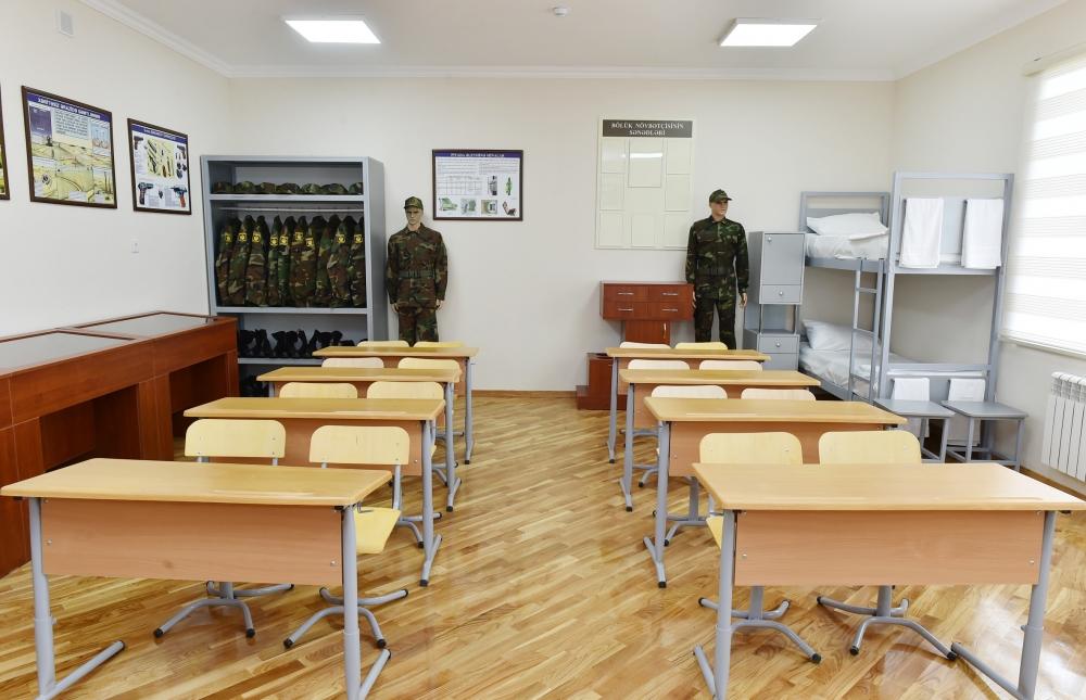 Президент Ильхам Алиев ознакомился с условиями, созданными в средней школе №101 в Баку