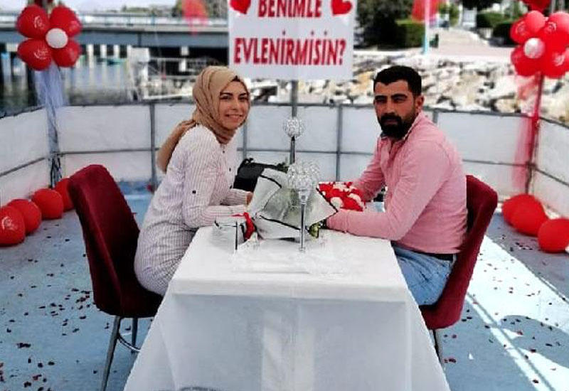 Evlilik təklifi alan qızın sevincdən ÜRƏYİ DAYANDI - Bu kadrdan sonra...