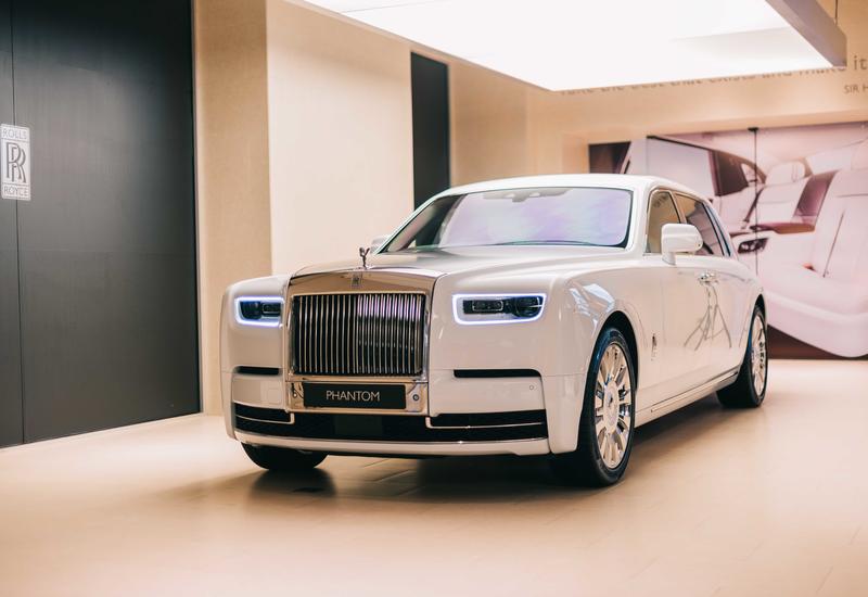 В Баку представили уникальный Rolls-Royce за миллион долларов