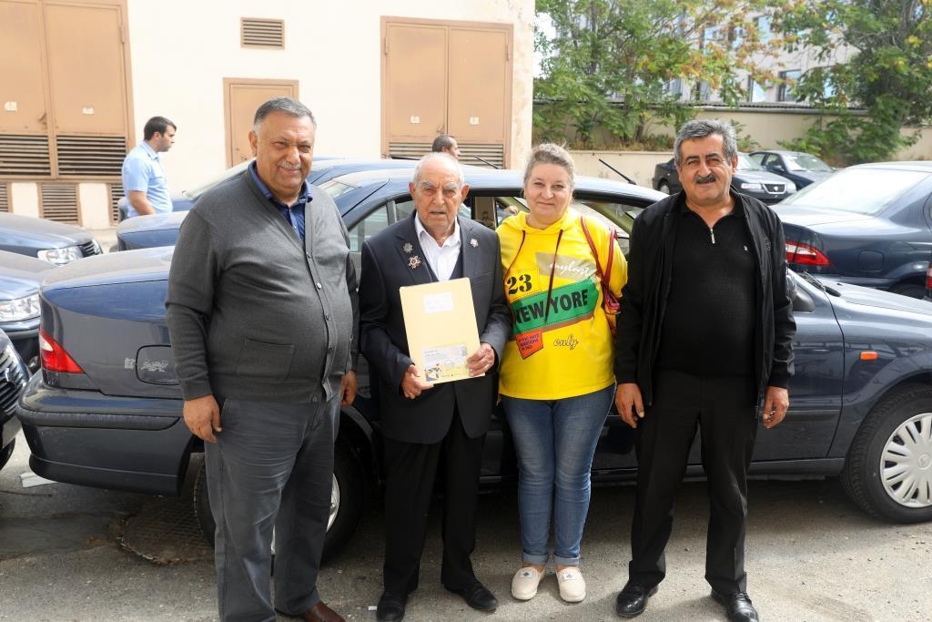 В Азербайджане десяткам инвалидов Карабахской войны передали автомобили