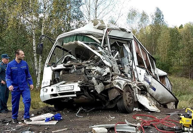 Опубликованы кадры с места тяжелого ДТП с автобусом в России