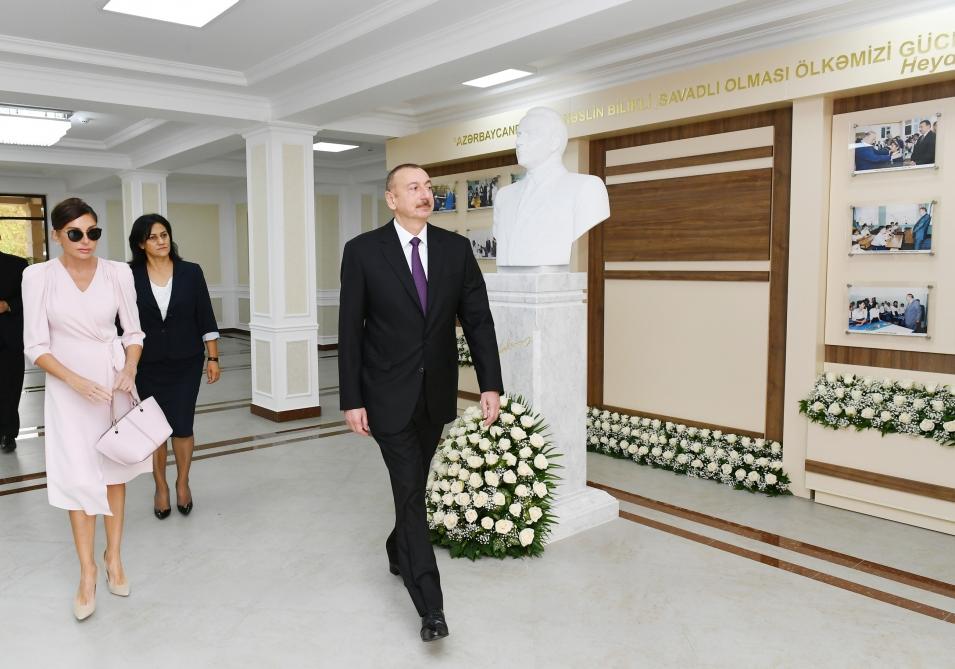 Президент Ильхам Алиев и Первая леди Мехрибан Алиева приняли участие в открытии нового учебного комплекса средней школы №300