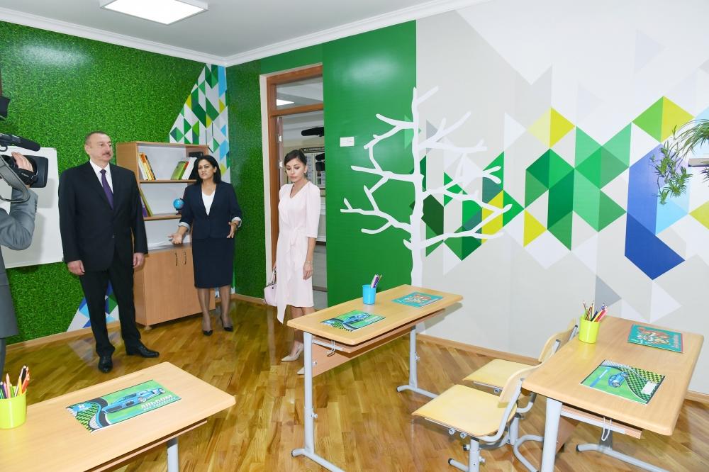 Президент Ильхам Алиев и Первая леди Мехрибан Алиева приняли участие в открытии нового учебного комплекса средней школы №300