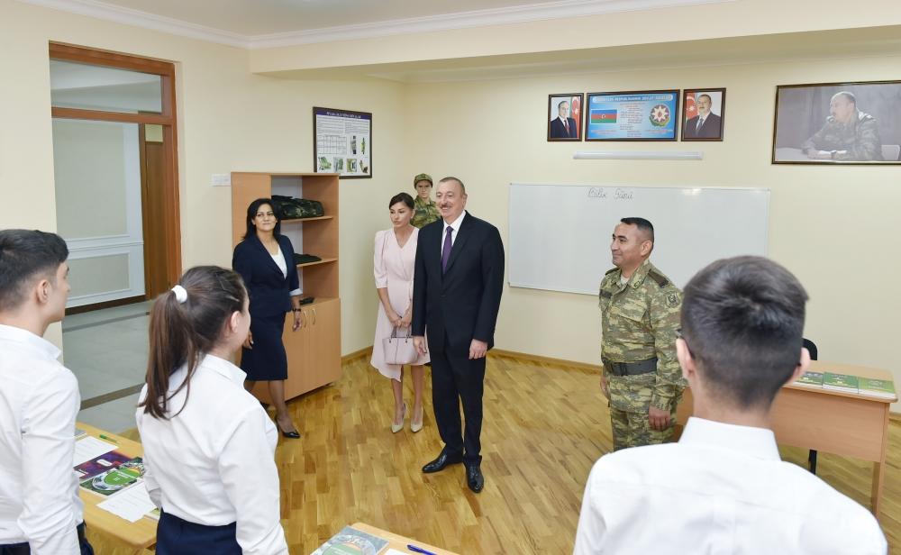 Президент Ильхам Алиев и Первая леди Мехрибан Алиева приняли участие в открытии нового учебного комплекса средней школы №300