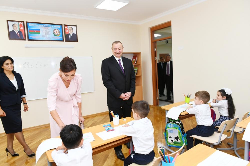 Президент Ильхам Алиев и Первая леди Мехрибан Алиева приняли участие в открытии нового учебного комплекса средней школы №300