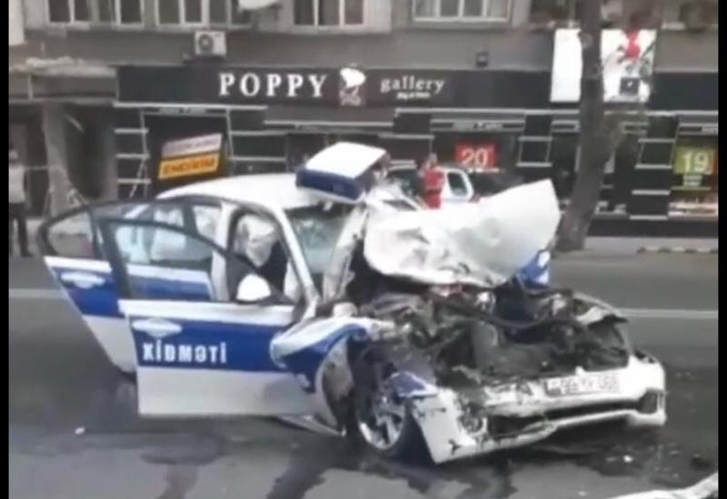 Тяжелая авария в Баку с участием автомобиля дорожной полиции, есть пострадавший