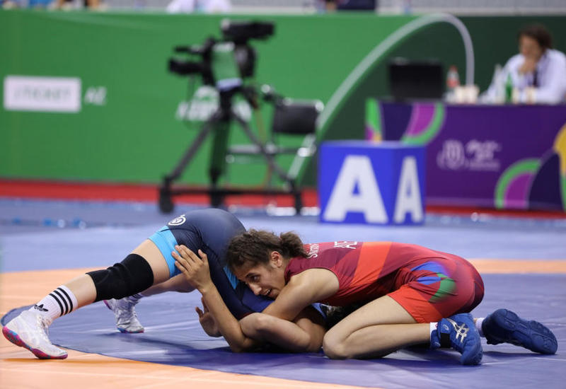 Азербайджанские спортсменки начали выступления с победы на ЧМ по борьбе в Казахстане