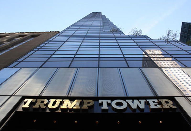 Автомобиль протаранил вход в башню Trump Plaza