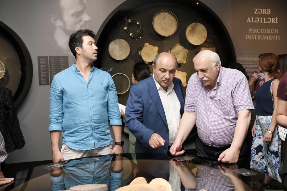 В Центре Гейдара Алиева открылась выставка уникальных музыкальных инструментов народов мира