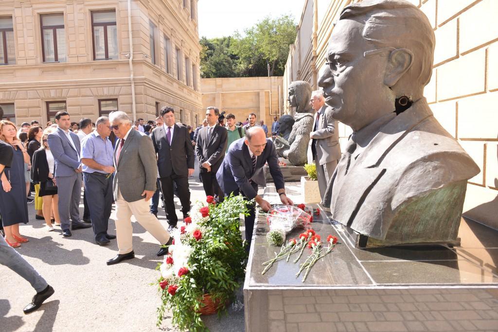 В Азербайджане тожественно отметили День национальной музыки