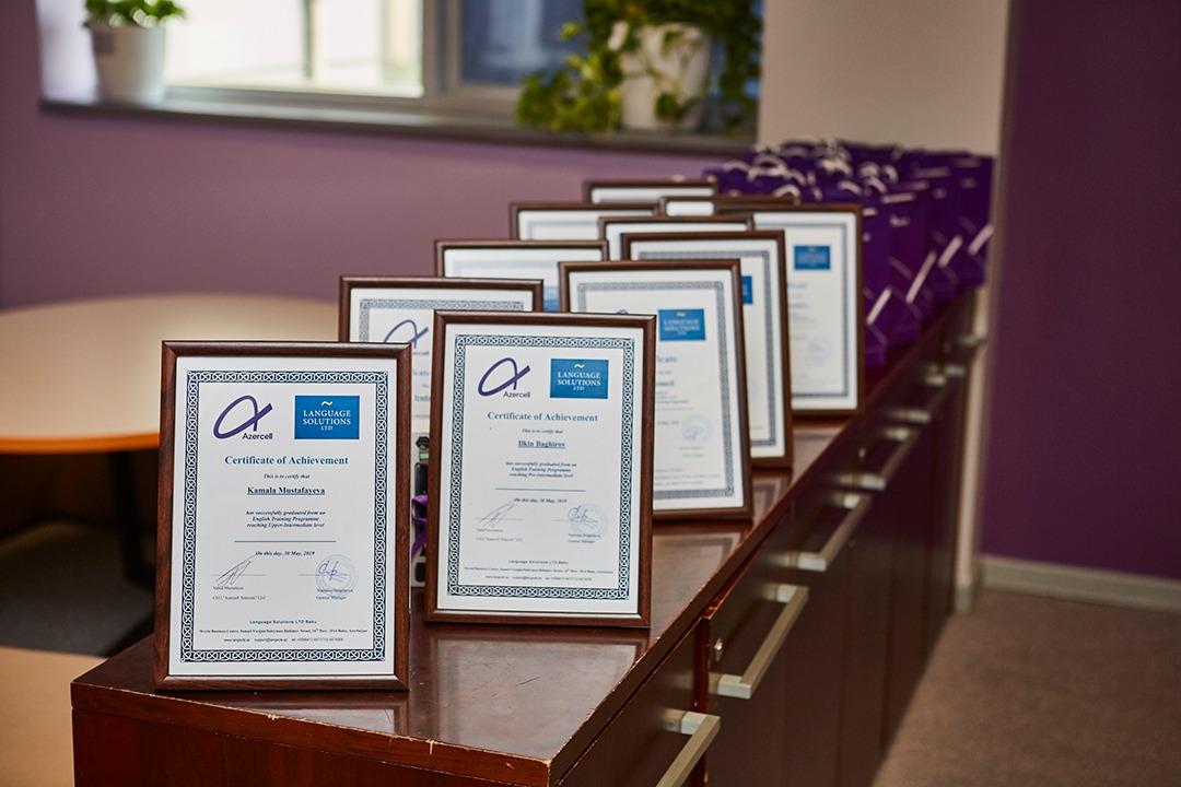 Azercell наградил победителей курсов английского языка, организованных для журналистов