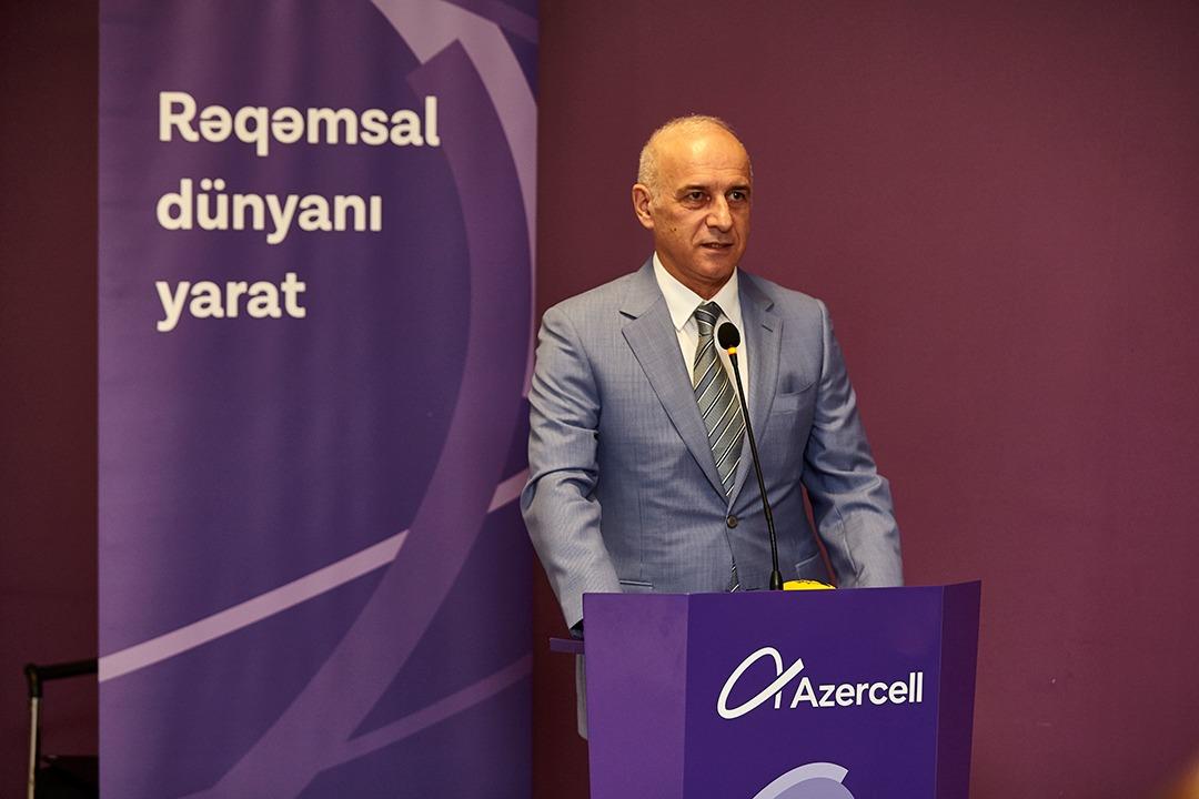 Azercell наградил победителей курсов английского языка, организованных для журналистов
