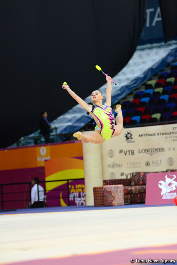 В Баку продолжаются финальные выступления многоборья в рамках Чемпионата мира по художественной гимнастике