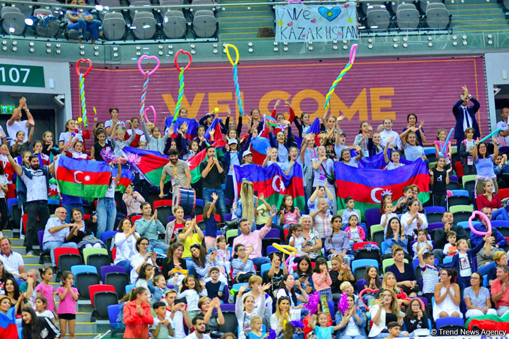 Болельщики со всего мира наблюдают за Чемпионатом мира по художественной гимнастике в Баку
