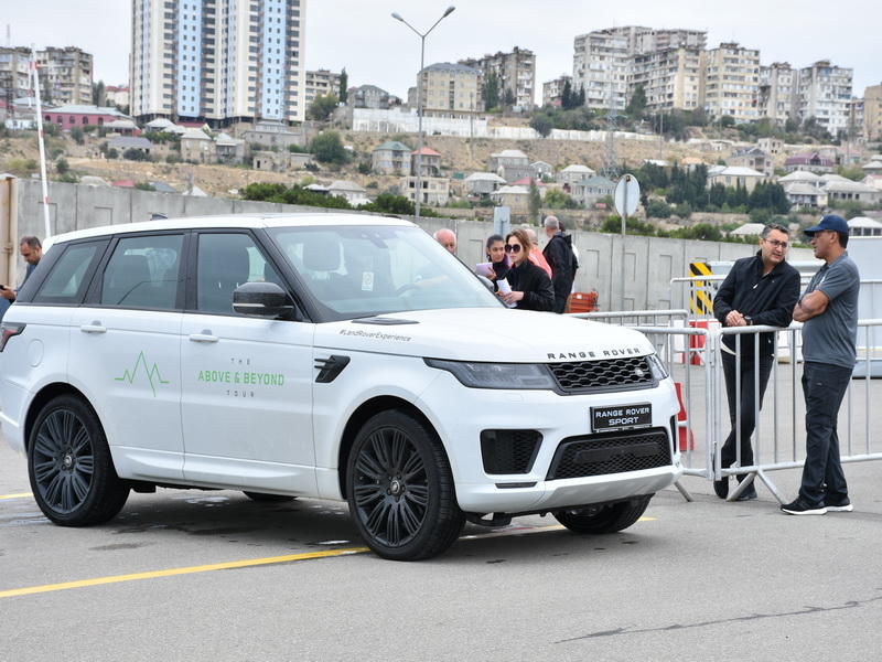 Jaguar Land Rover avtomobillərinin sınaq Yürüşləri keçirildi və yeni Jaguar Xe modeli təqdim olundu