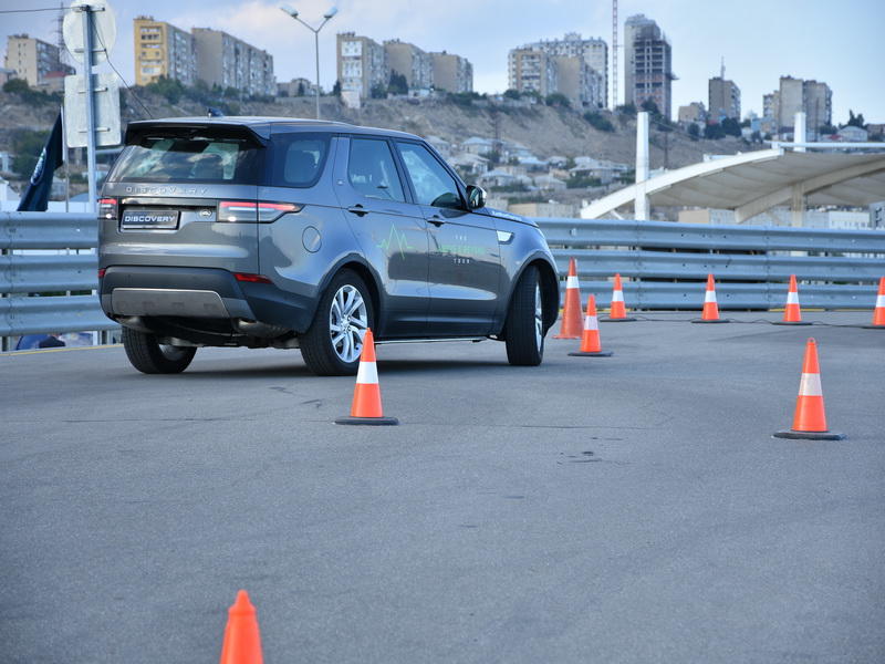 Jaguar Land Rover avtomobillərinin sınaq Yürüşləri keçirildi və yeni Jaguar Xe modeli təqdim olundu