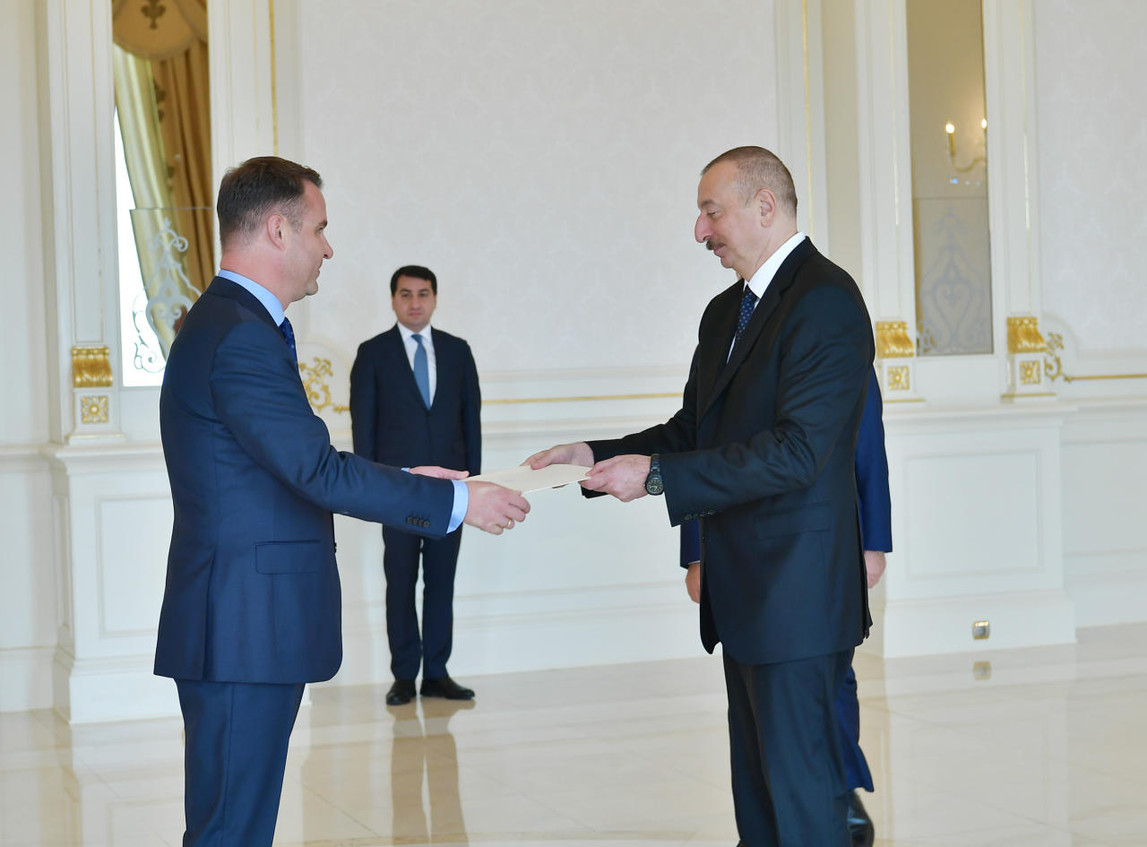 Президент Ильхам Алиев принял верительные грамоты новоназначенного посла Литвы в Азербайджане