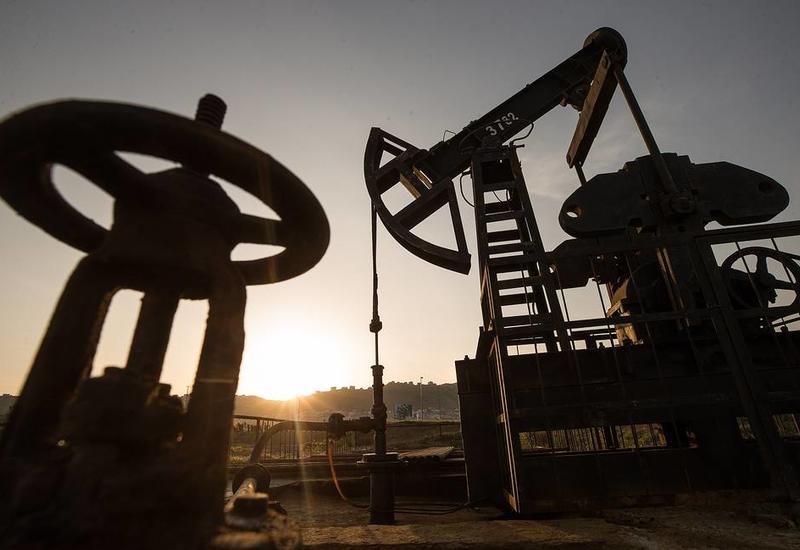 Мировые цены на нефть растут после падения на торговой неопределенности