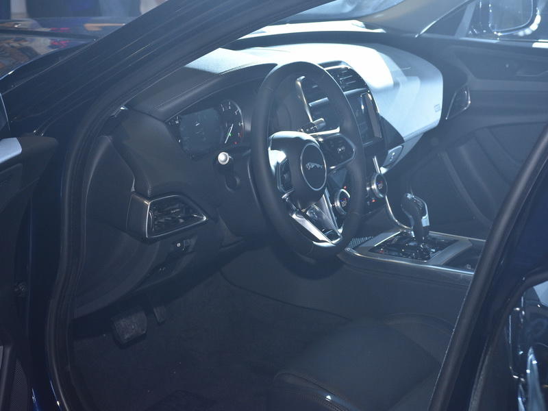 Jaguar Land Rover avtomobillərinin sınaq Yürüşləri keçirildi və yeni Jaguar Xe modeli təqdim olundu