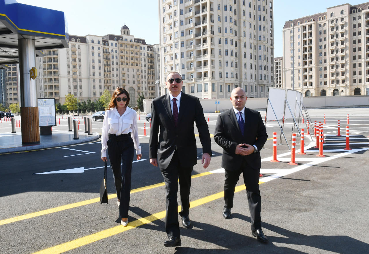 Президент Ильхам Алиев и Первая леди Мехрибан Алиева приняли участие в открытии Транспортного обменного центра «Кероглу» в Баку
