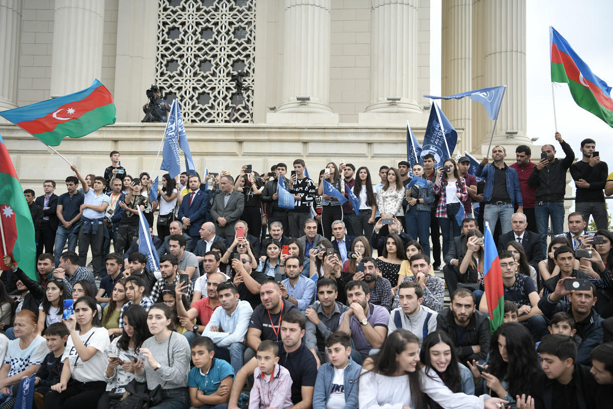 В Гяндже при организационной поддержке Автомобильной федерации Азербайджана прошло шоу и соревнования спортивных автомобилей