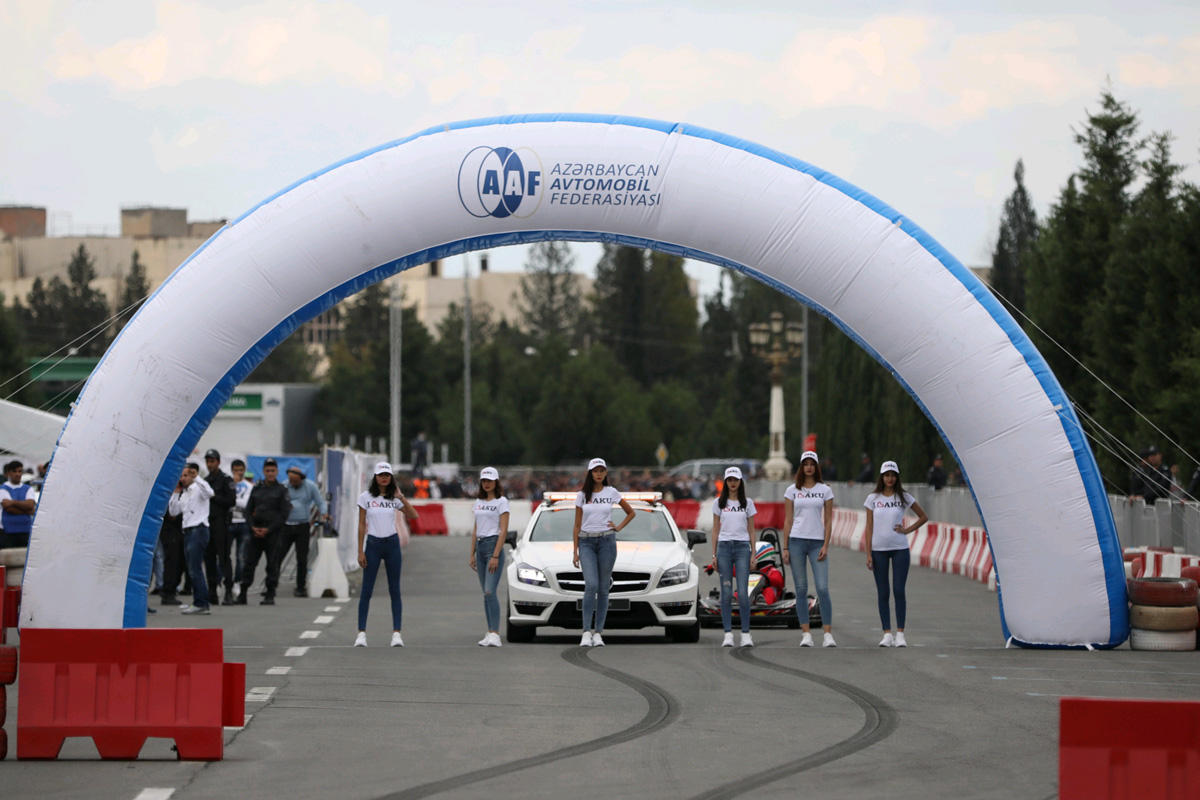 В Гяндже при организационной поддержке Автомобильной федерации Азербайджана прошло шоу и соревнования спортивных автомобилей