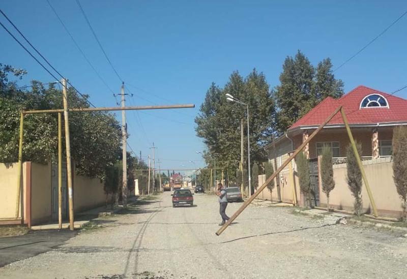 В Агджабеди автомобиль врезался в газовую линию