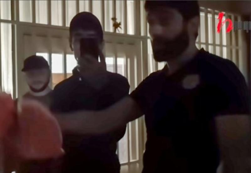 В Ереване радикалы напали на редакцию газеты