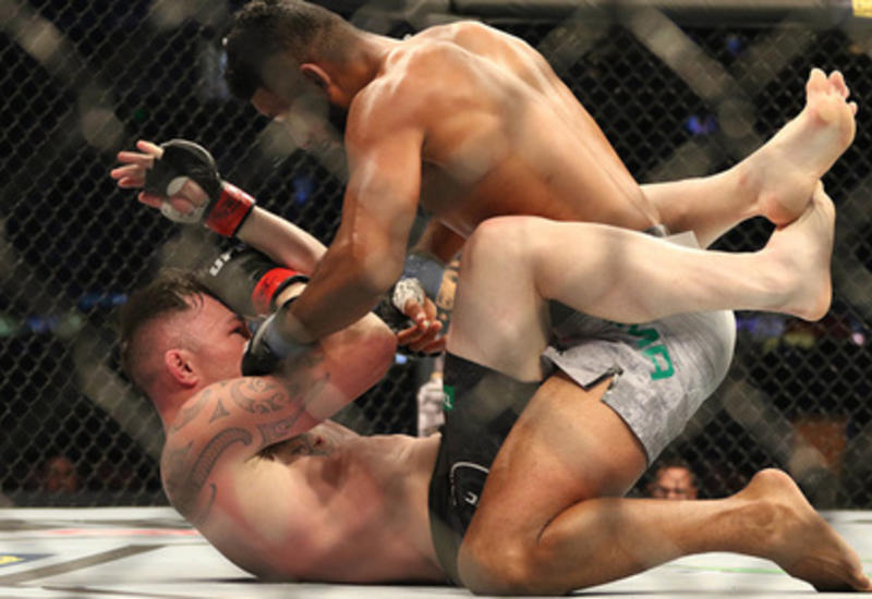 Боец UFC решил опротестовать собственную победу