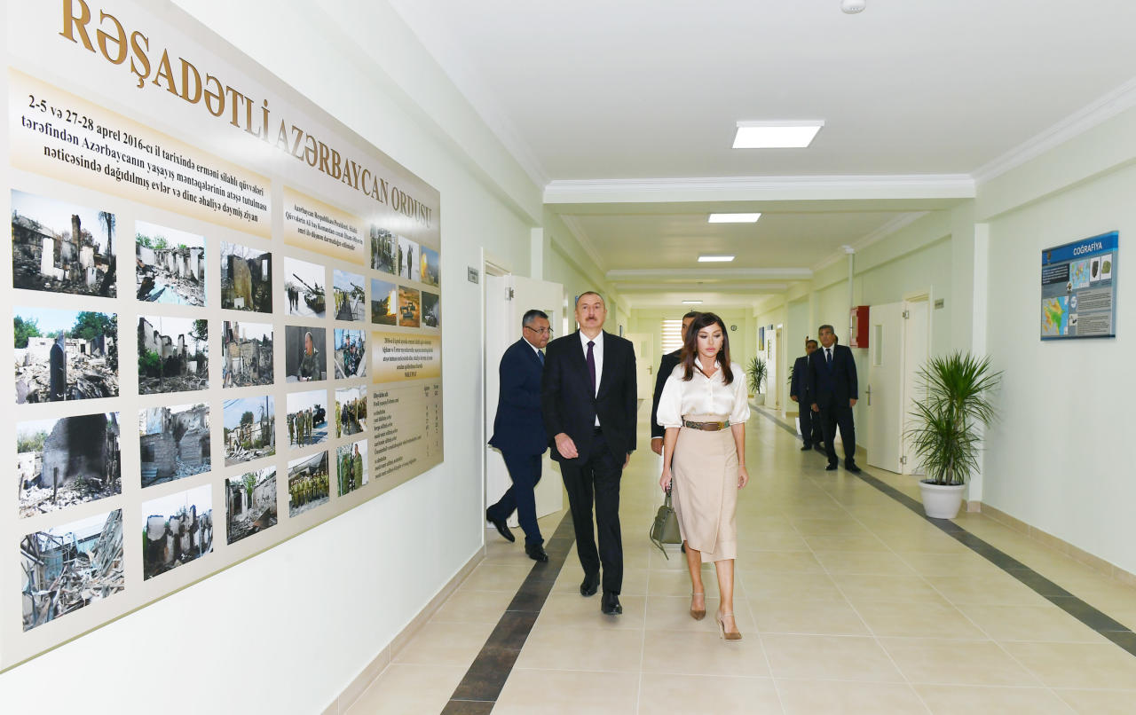 Президент Ильхам Алиев и Первая леди Мехрибан Алиева приняли участие в открытии жилого комплекса «Гобу Парк-2», возведенного для вынужденных переселенцев