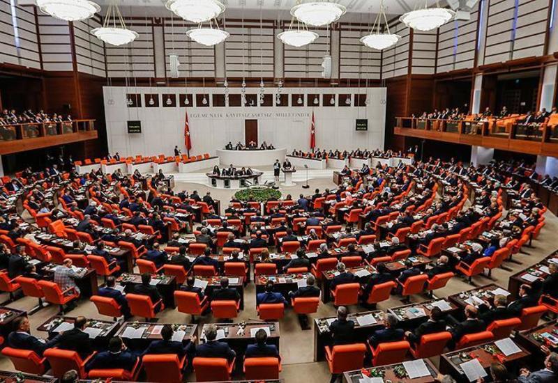 Парламент Турции продлил мандат на проведение операций в Сирии и Ираке