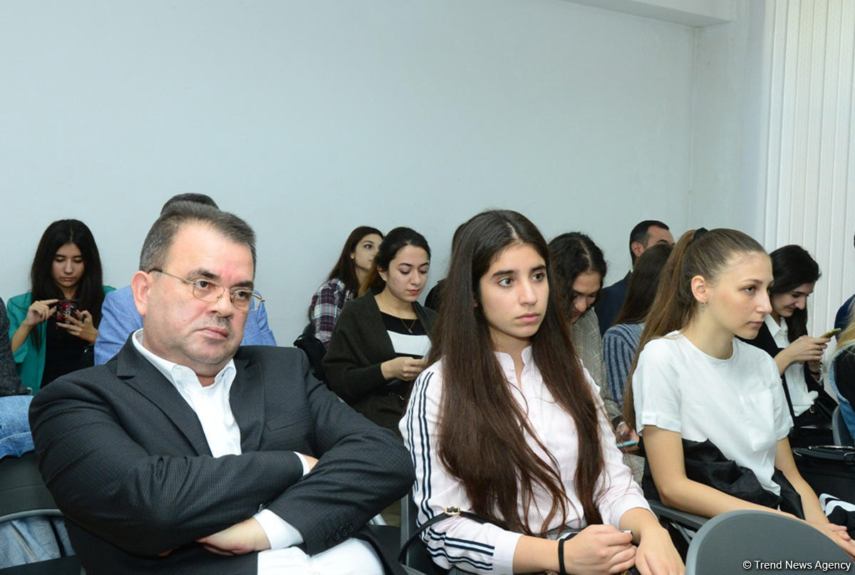 В Баку обсуждают вопросы политики, экономики и безопасности между Азербайджаном, Россией и Турцией