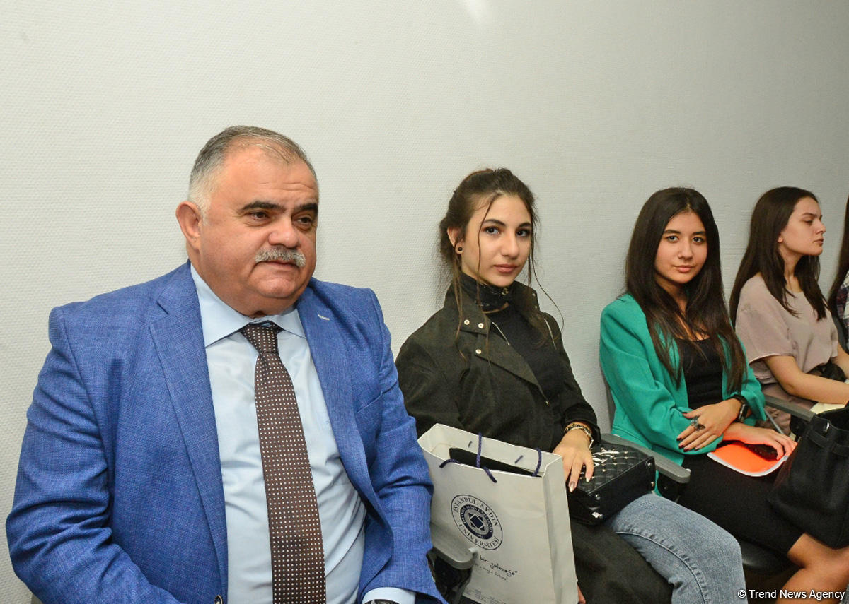 В Баку обсуждают вопросы политики, экономики и безопасности между Азербайджаном, Россией и Турцией