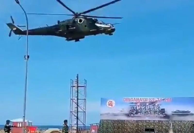 Вертолет снес декорации во время парада