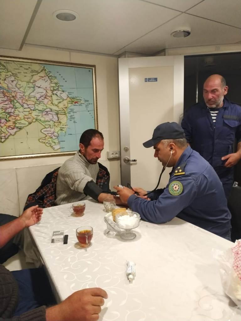 На Каспии спасли пропавших рыбаков