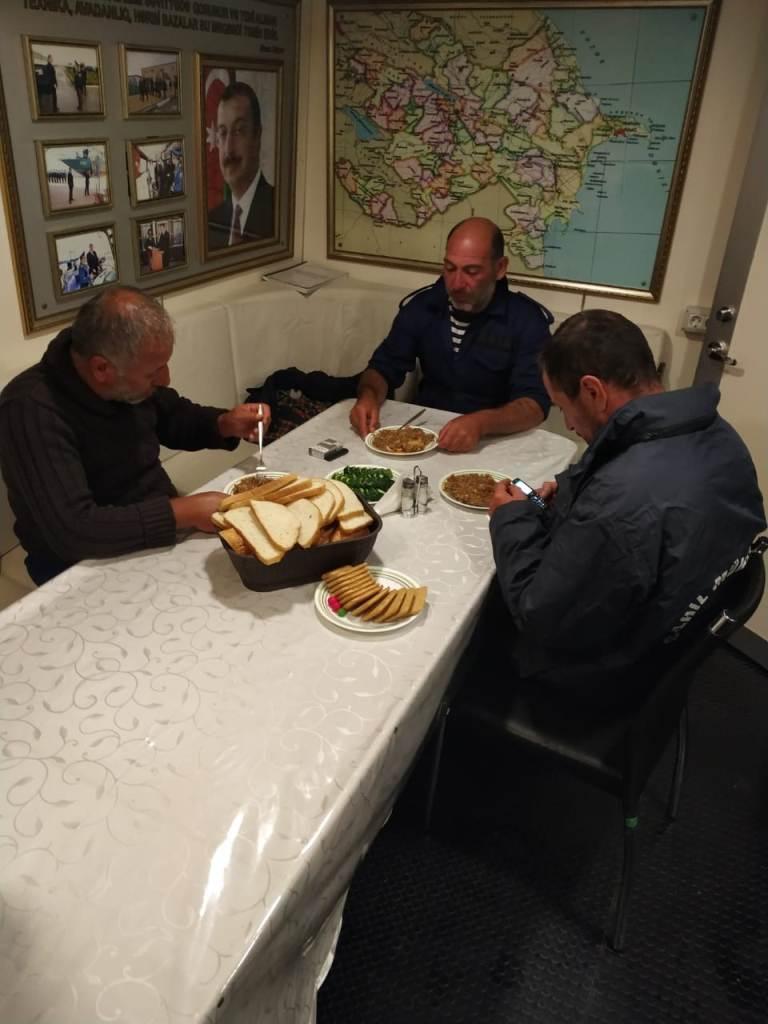 На Каспии спасли пропавших рыбаков