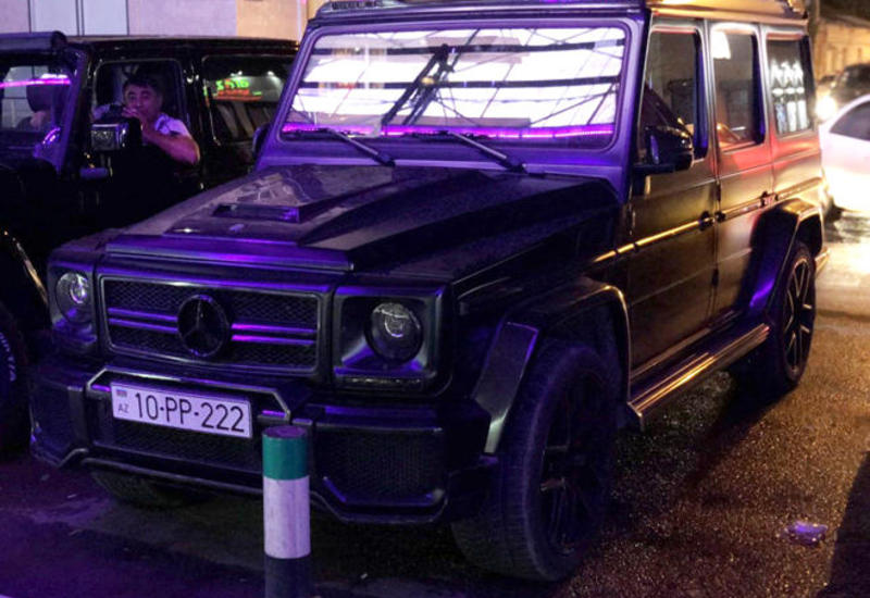 Bakıda bahalı "Gallenwagen" yanaraq kül oldu