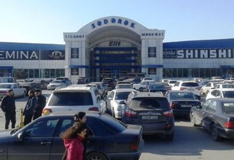 Azərbaycanın ən böyük ticarət mərkəzilərindən biri sökülür