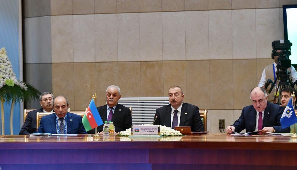 Президент Ильхам Алиев принял участие в заседании Совета глав государств СНГ в расширенном составе в Ашгабаде