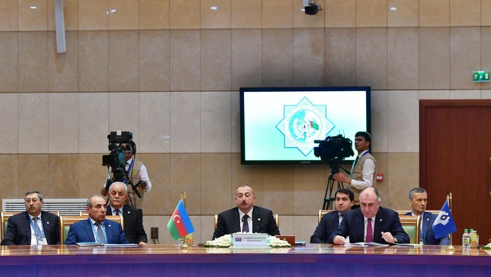 Президент Ильхам Алиев принял участие в заседании Совета глав государств СНГ в расширенном составе в Ашгабаде
