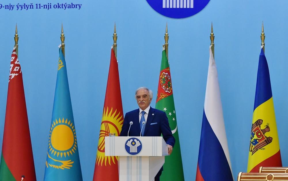Президент Ильхам Алиев принял участие в заседании Совета глав государств СНГ в расширенном составе в Ашгабаде